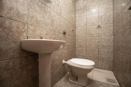 Banheiro Social de kitnet/studio para alugar com 1 quarto, 50m² em Taguatinga Sul (taguatinga), Brasília