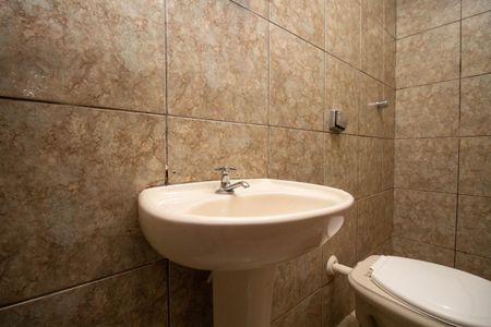 Banheiro Social de kitnet/studio para alugar com 1 quarto, 50m² em Taguatinga Sul (taguatinga), Brasília