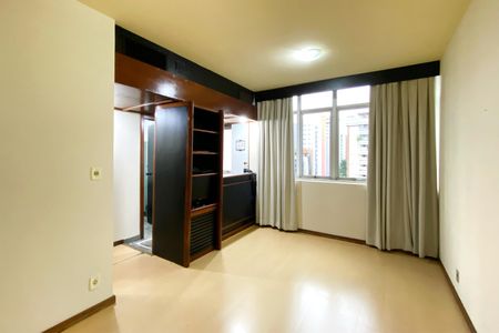 Sala de kitnet/studio à venda com 1 quarto, 40m² em Savassi, Belo Horizonte