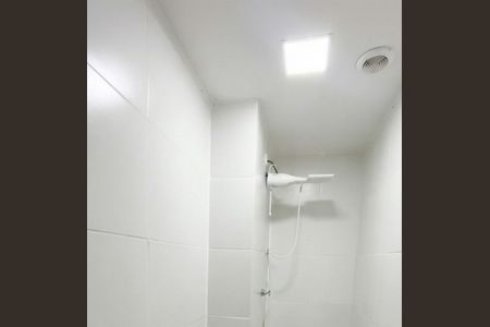 Banheiro de apartamento para alugar com 2 quartos, 32m² em Jardim Gilda Maria, São Paulo