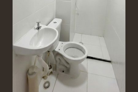 Banheiro de apartamento para alugar com 2 quartos, 32m² em Jardim Gilda Maria, São Paulo