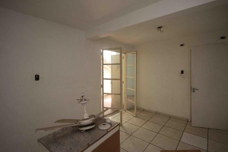 Casa para alugar com 100m², 2 quartos e sem vaga