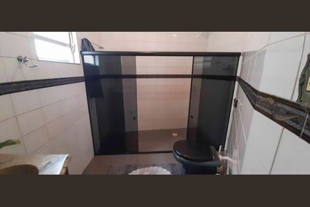 Casa à venda com 300m², 2 quartos e 2 vagasBanheiro da Suíte 1