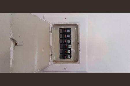 Casa à venda com 300m², 2 quartos e 2 vagasQuadro de Luz 1