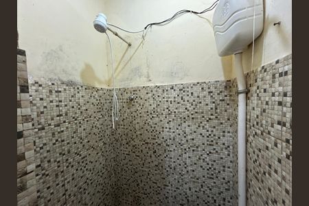 Banheiro de kitnet/studio para alugar com 1 quarto, 26m² em Ricardo de Albuquerque, Rio de Janeiro