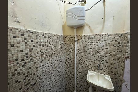 Banheiro de kitnet/studio para alugar com 1 quarto, 26m² em Ricardo de Albuquerque, Rio de Janeiro