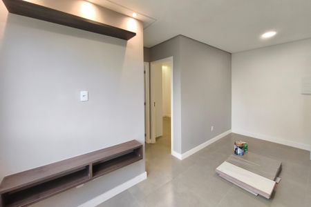 Sala de apartamento para alugar com 2 quartos, 43m² em Jardim Ipaussurama, Campinas