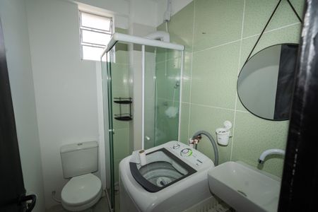 Banheiro de apartamento à venda com 1 quarto, 34m² em Floresta, Porto Alegre