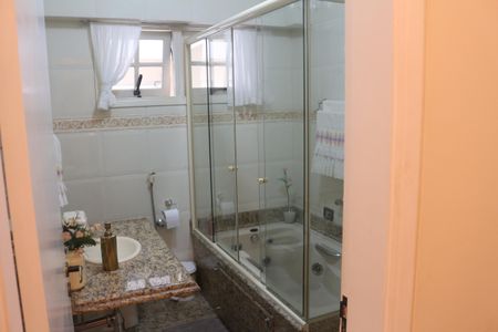 Casa à venda com 159m², 3 quartos e 2 vagasBanheiro da Suíte