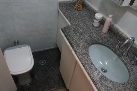 Casa à venda com 159m², 3 quartos e 2 vagasBanheiro