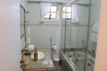 Casa à venda com 159m², 3 quartos e 2 vagasBanheiro da Suíte