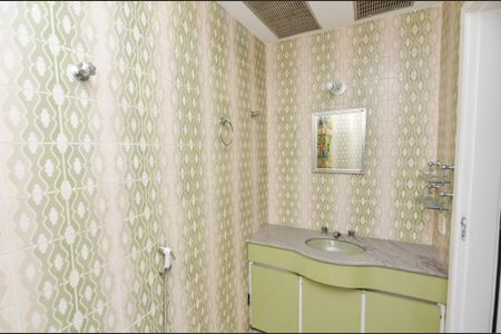 Apartamento para alugar com 115m², 3 quartos e 1 vaga Apartamento para alugar com 115m², 3 quartos e 1 vagaBanheiro da Suíte