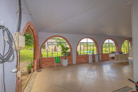 Casa à venda com 200m², 3 quartos e 2 vagas Casa à venda com 200m², 3 quartos e 2 vagasVaranda