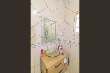 Casa à venda com 200m², 3 quartos e 2 vagas Casa à venda com 200m², 3 quartos e 2 vagasBanheiro Social