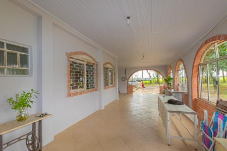 Casa à venda com 200m², 3 quartos e 2 vagas Casa à venda com 200m², 3 quartos e 2 vagasVaranda