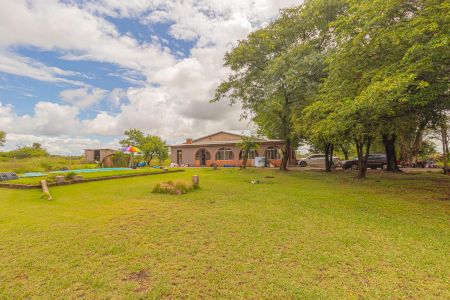 Casa à venda com 200m², 3 quartos e 2 vagas Casa à venda com 200m², 3 quartos e 2 vagasÁrea externa