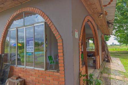 Casa à venda com 200m², 3 quartos e 2 vagas Casa à venda com 200m², 3 quartos e 2 vagasFachada/Placa