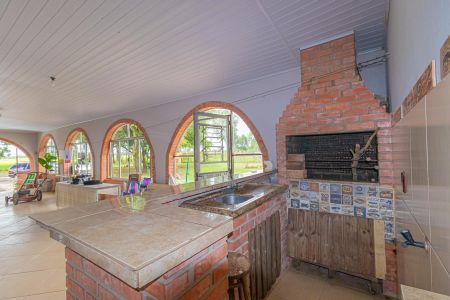 Casa à venda com 200m², 3 quartos e 2 vagas Casa à venda com 200m², 3 quartos e 2 vagasVaranda gourmet