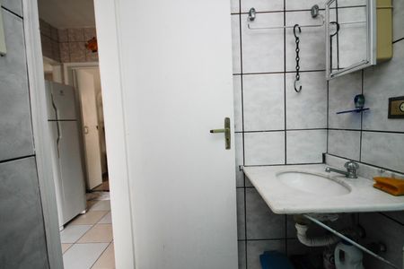 Banheiro de apartamento para alugar com 1 quarto, 40m² em Guilhermina, Praia Grande