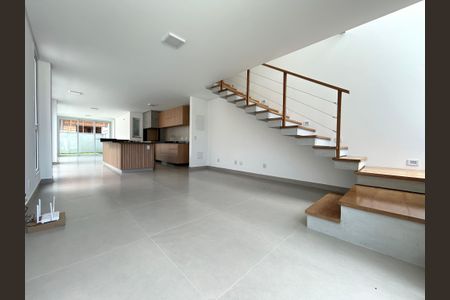 Sala de casa para alugar com 3 quartos, 177m² em Campeche, Florianópolis