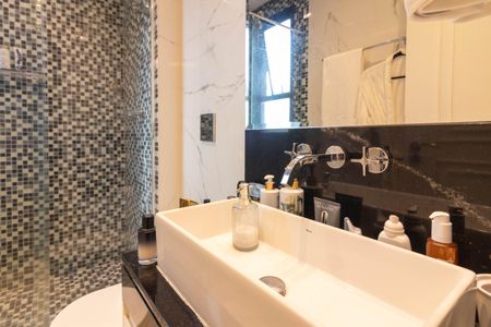 Apartamento à venda com 70m², 2 quartos e 2 vagas Apartamento à venda com 70m², 2 quartos e 2 vagasBanheiro