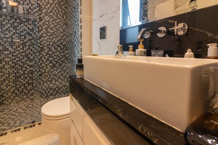 Apartamento à venda com 70m², 2 quartos e 2 vagas Apartamento à venda com 70m², 2 quartos e 2 vagasBanheiro