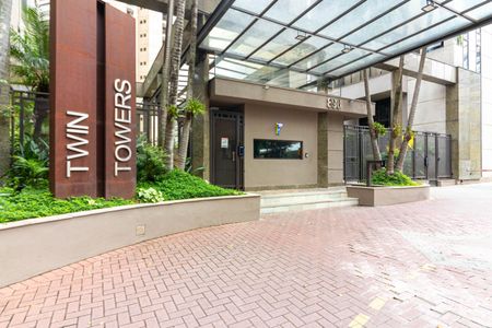 Apartamento à venda com 70m², 2 quartos e 2 vagas Apartamento à venda com 70m², 2 quartos e 2 vagasFachada