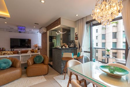 Sala de apartamento à venda com 2 quartos, 70m² em Moema, São Paulo