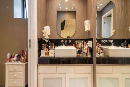 Apartamento à venda com 70m², 2 quartos e 2 vagas Apartamento à venda com 70m², 2 quartos e 2 vagasBanheiro da Suíte