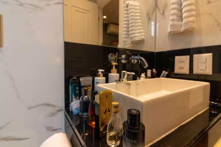 Apartamento à venda com 70m², 2 quartos e 2 vagas Apartamento à venda com 70m², 2 quartos e 2 vagasBanheiro