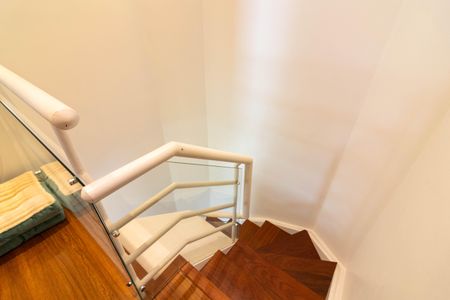 Apartamento à venda com 70m², 2 quartos e 2 vagas Apartamento à venda com 70m², 2 quartos e 2 vagasEscadas