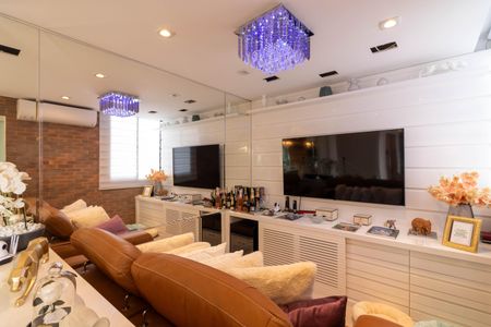 Sala de TV de apartamento à venda com 2 quartos, 70m² em Moema, São Paulo