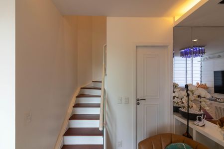 Apartamento à venda com 70m², 2 quartos e 2 vagas Apartamento à venda com 70m², 2 quartos e 2 vagasEscadas