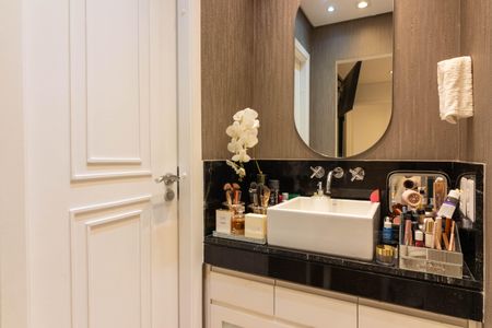 Apartamento à venda com 70m², 2 quartos e 2 vagas Apartamento à venda com 70m², 2 quartos e 2 vagasBanheiro da Suíte