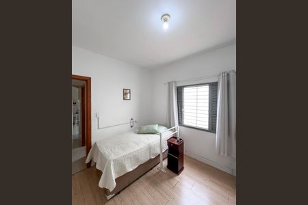 Quarto 2 de casa para alugar com 2 quartos, 120m² em Vila Brasilio Machado, São Paulo