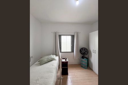 Quarto 2 de casa para alugar com 2 quartos, 120m² em Vila Brasilio Machado, São Paulo