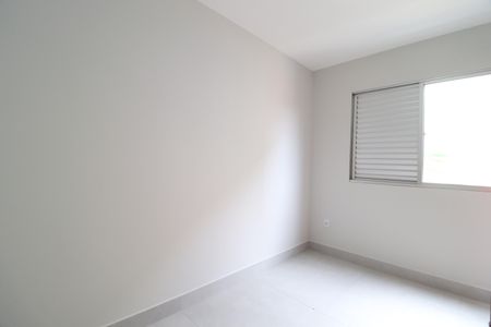 Quarto 1 de apartamento para alugar com 3 quartos, 60m² em Lídice, Uberlândia
