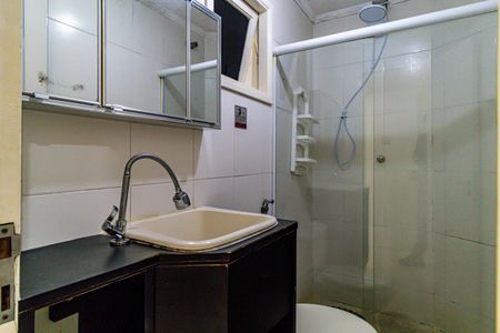 Banheiro de casa para alugar com 1 quarto, 50m² em Jardim Ester, São Paulo