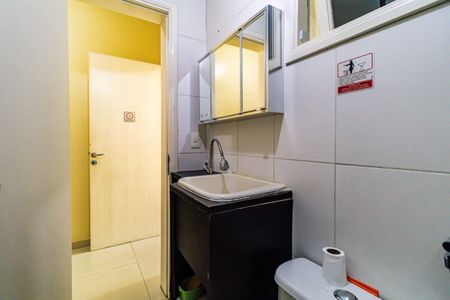 Banheiro de casa para alugar com 1 quarto, 50m² em Jardim Ester, São Paulo