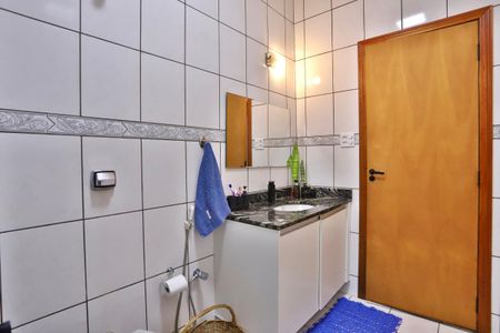 Casa à venda com 134m², 3 quartos e 2 vagasBanheiro