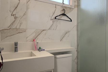 Casa de condomínio para alugar com 90m², 3 quartos e 2 vagasBanheiro da Suíte