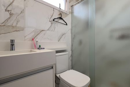 Banheiro da Suíte de casa de condomínio para alugar com 3 quartos, 90m² em Parque Renato Maia, Guarulhos