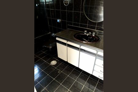 Banheiro de apartamento para alugar com 3 quartos, 105m² em Jardim Santa Maria, Guarujá