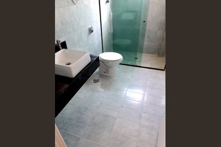Banheiro de apartamento para alugar com 3 quartos, 105m² em Jardim Santa Maria, Guarujá