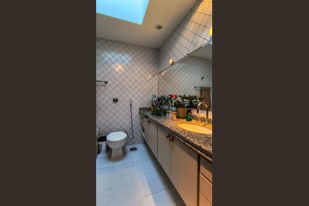 Apartamento para alugar com 312m², 4 quartos e 3 vagasBanheiro da Suíte