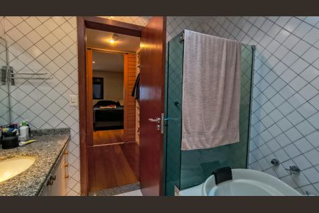 Apartamento para alugar com 312m², 4 quartos e 3 vagasBanheiro da Suíte