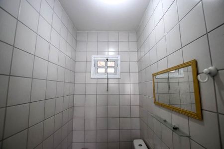Banheiro de casa de condomínio para alugar com 3 quartos, 140m² em Itapuã, Salvador