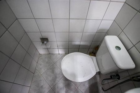 Banheiro de casa de condomínio para alugar com 3 quartos, 140m² em Itapuã, Salvador