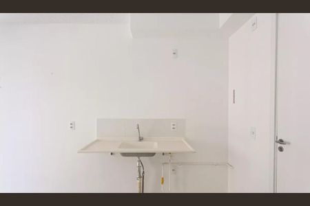 Cozinha de apartamento para alugar com 1 quarto, 27m² em Guaiauna, São Paulo