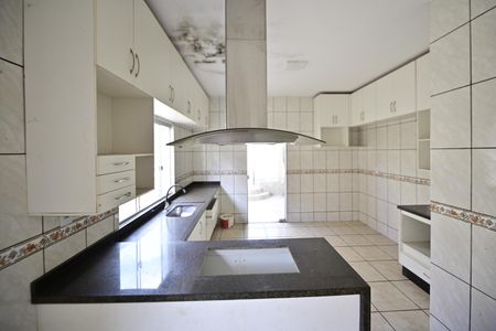 Casa para alugar com 276m², 3 quartos e 2 vagas